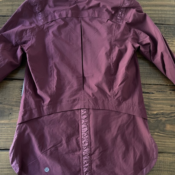 NWT LULULEMON RAIN RUNNER JACKET - Picture 6 of 11